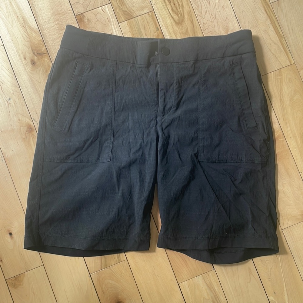 ATHLETA Black TREKKIE BERMUDA 2.0 shorts, size 10
